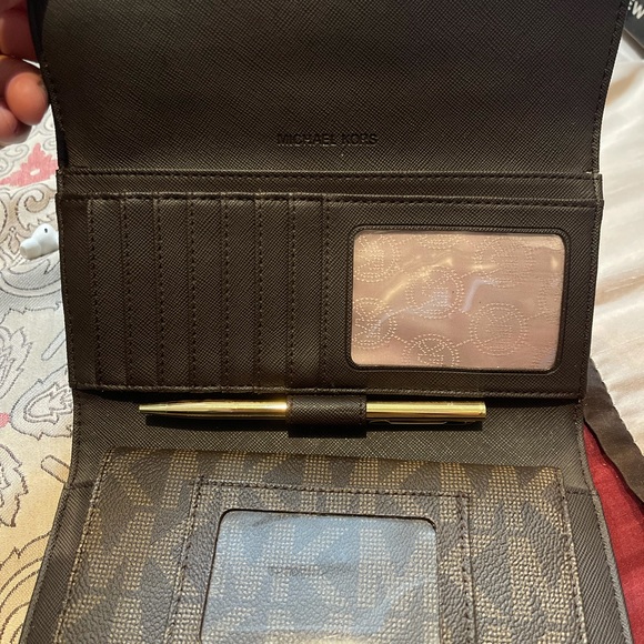 Authentic Michael Kors bag - Picture 3 of 3